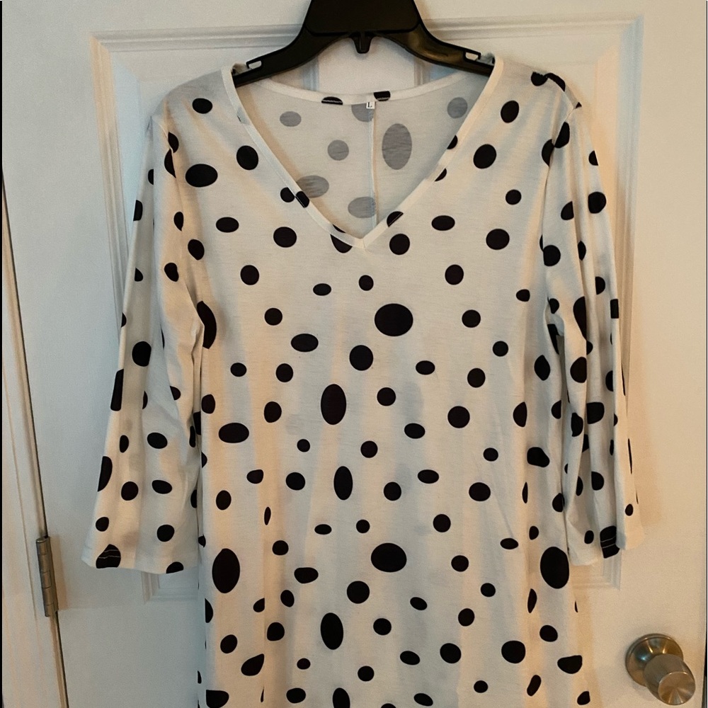 Size large white black polkadot three-quarter length sleeve top